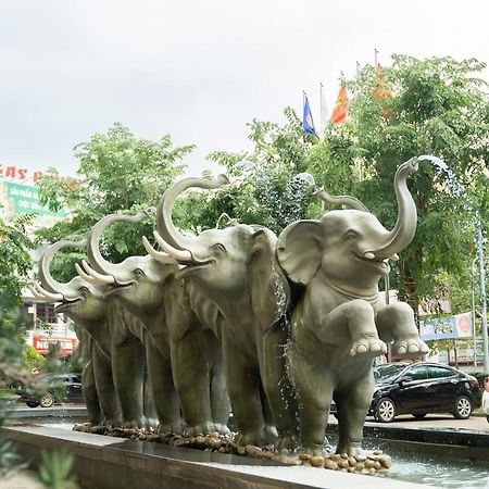 Elephants Hotel Буонметхуот Екстер'єр фото