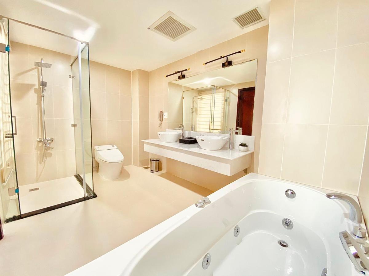 Elephants Hotel Буонметхуот Екстер'єр фото