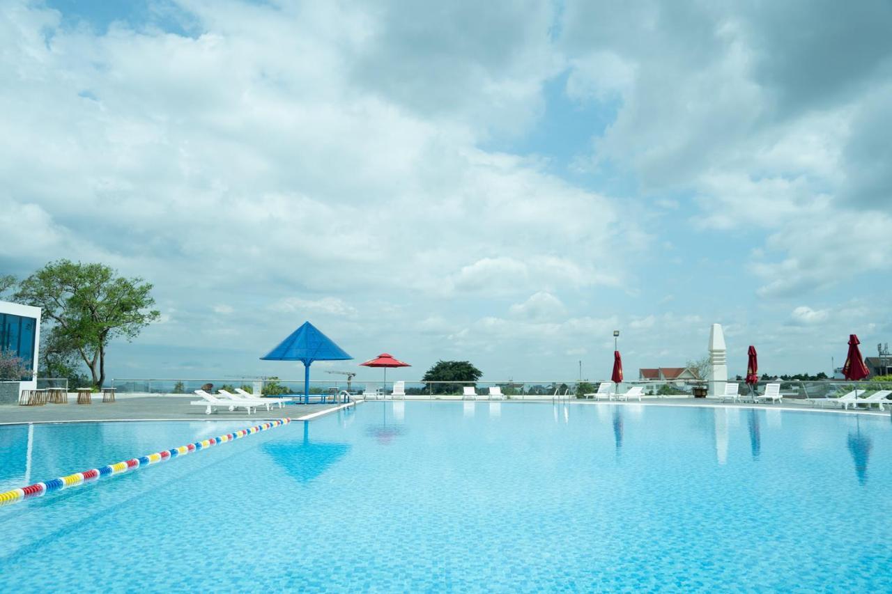Elephants Hotel Буонметхуот Екстер'єр фото