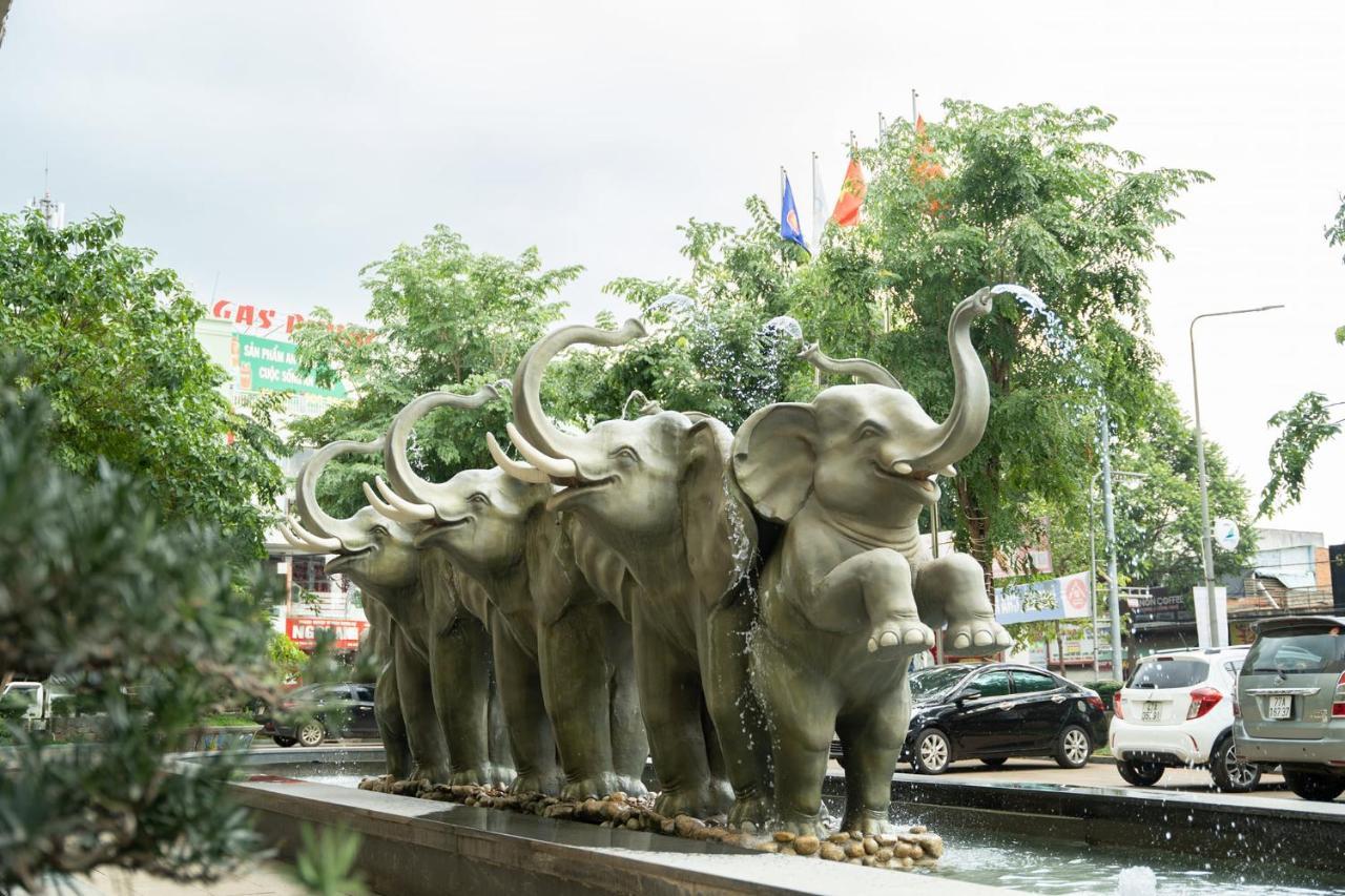 Elephants Hotel Буонметхуот Екстер'єр фото