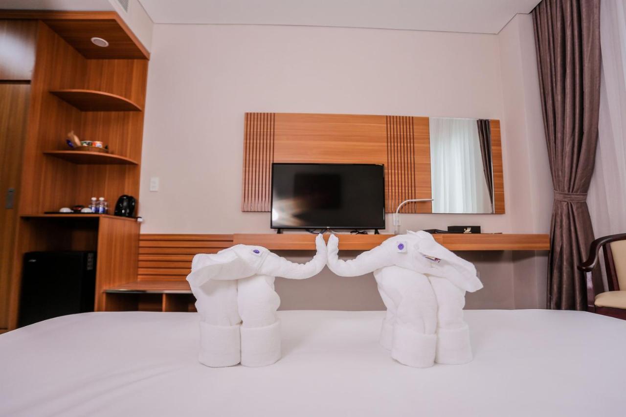 Elephants Hotel Буонметхуот Екстер'єр фото